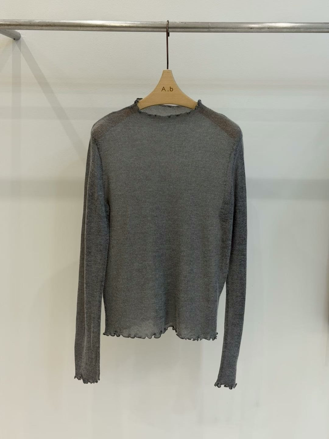 ♡細緻輕暖質感木耳邊打底衣♡ (C251156)