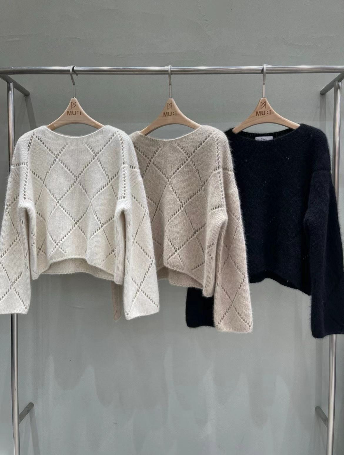 ♡氣質Oni家♡慵懶圓領簍空菱格毛衣 (C251134)