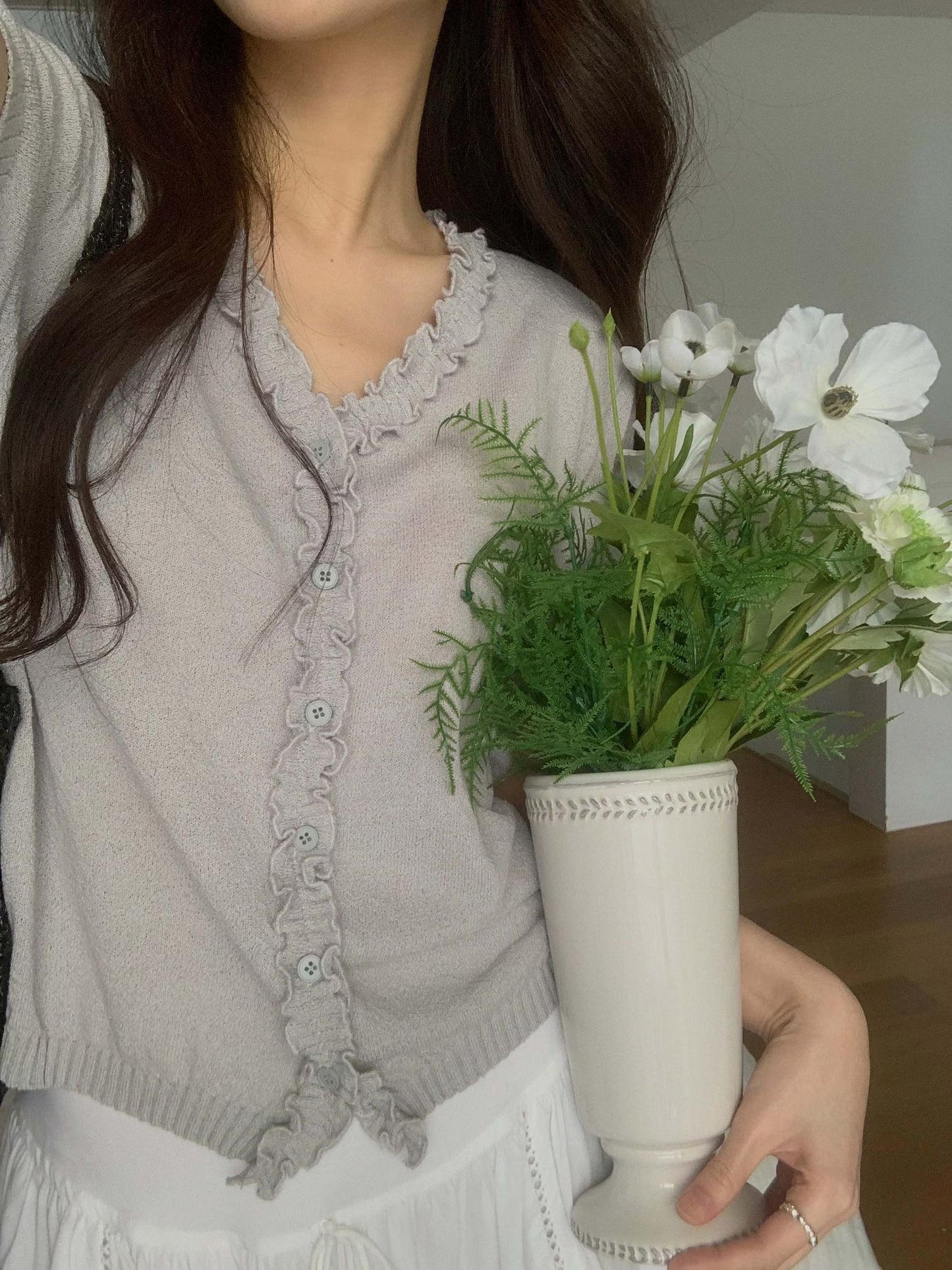 ♡浪漫荷葉滾邊V領排扣開襟上衣♡ (C260513)