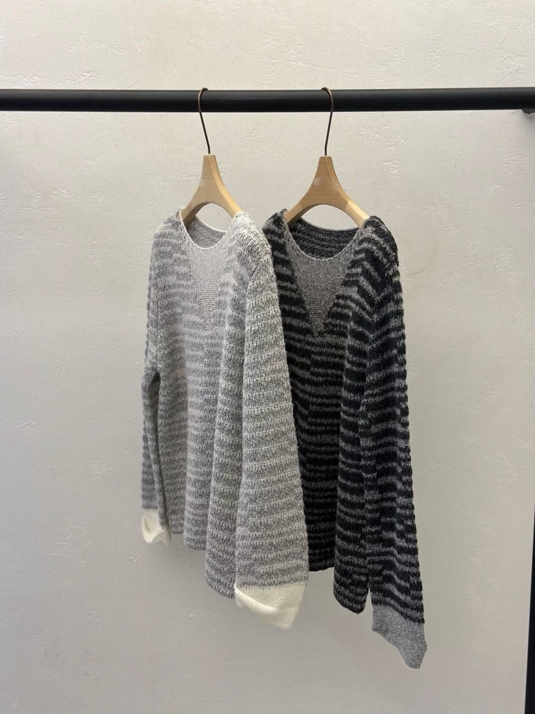 ♡輕柔蓬鬆拼紗感條紋毛衣♡ (C251240)