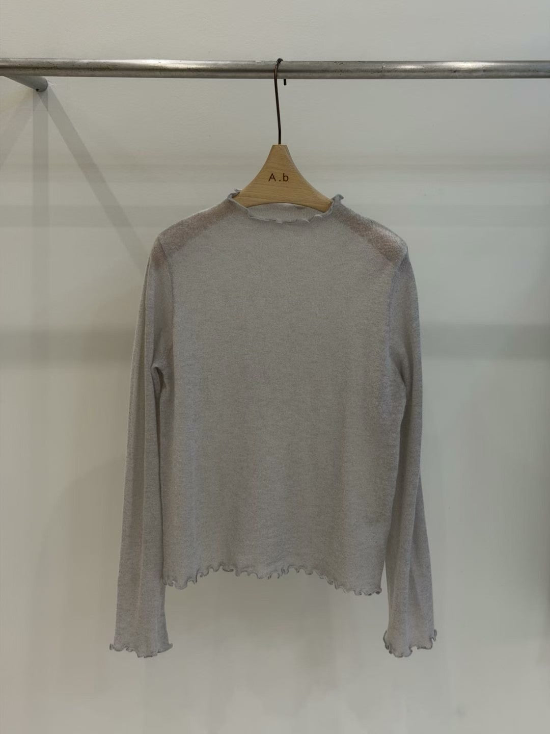 ♡細緻輕暖質感木耳邊打底衣♡ (C251156)