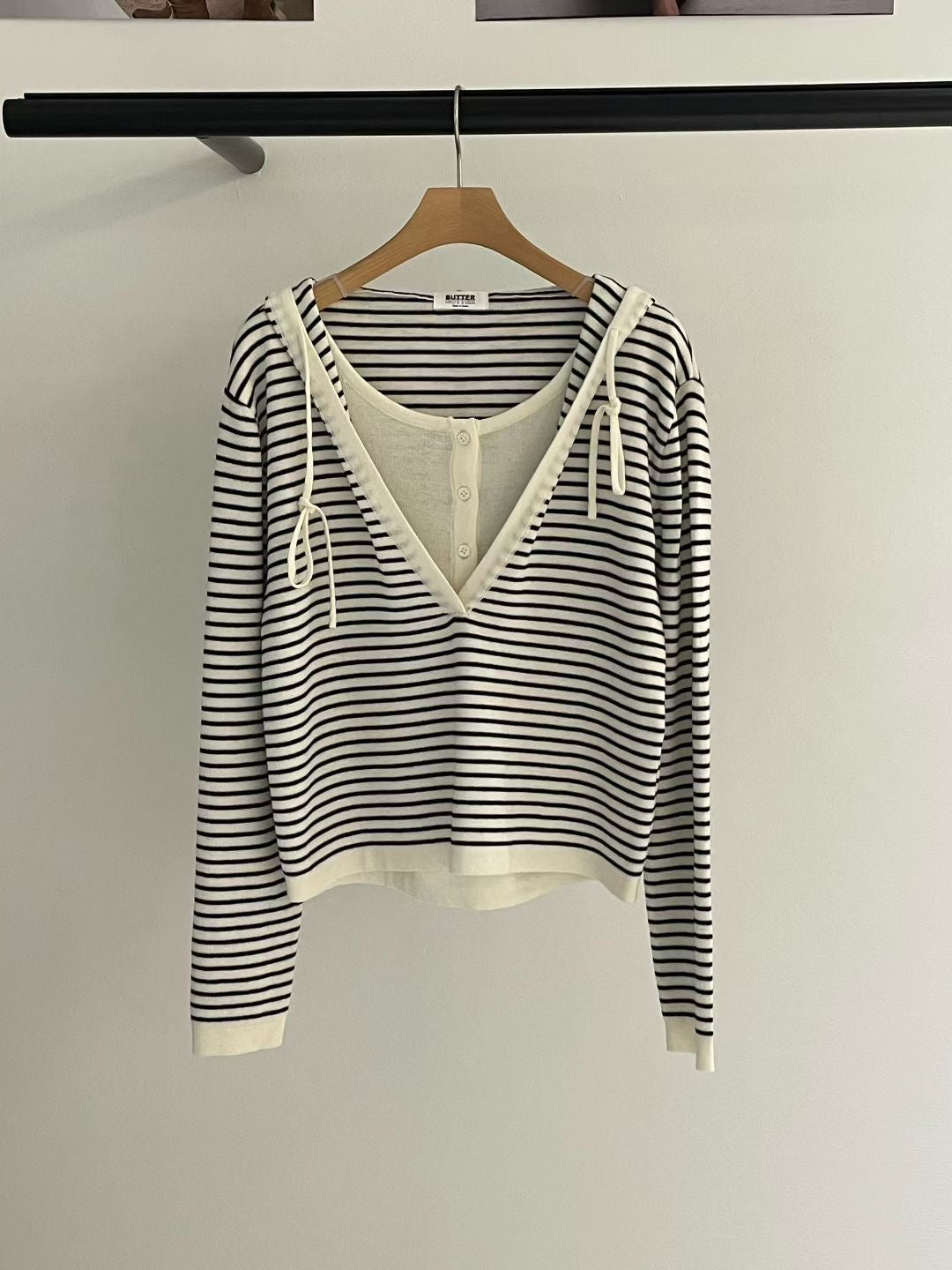♡法式假兩件式條紋V領Hoodie Knit♡ (C250933)