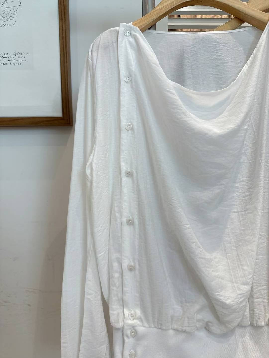 ♡設計感垂領斜排釦上衣♡ (C251040)