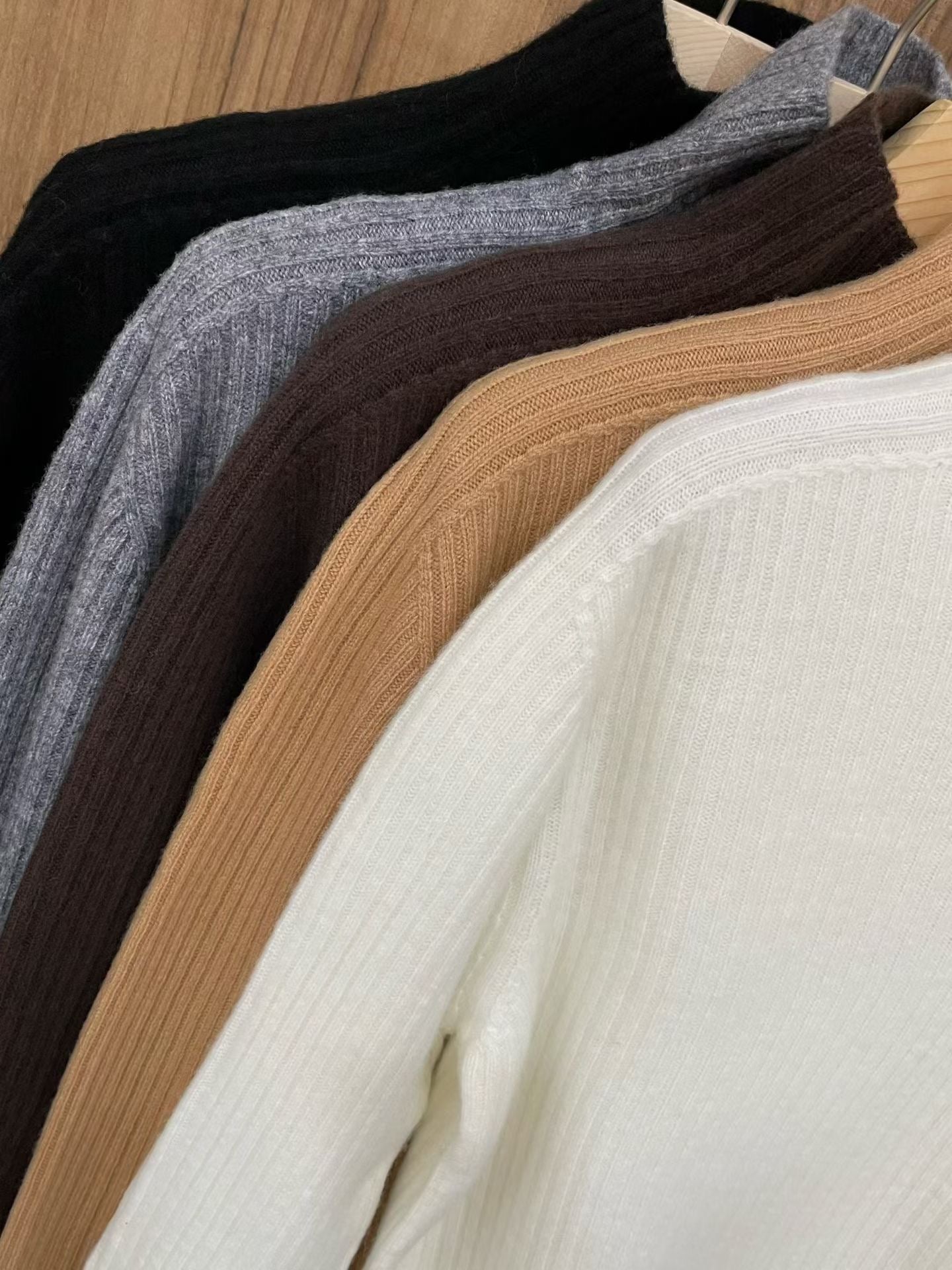 ♡日常百搭高領坑條上衣♡ (C251209)