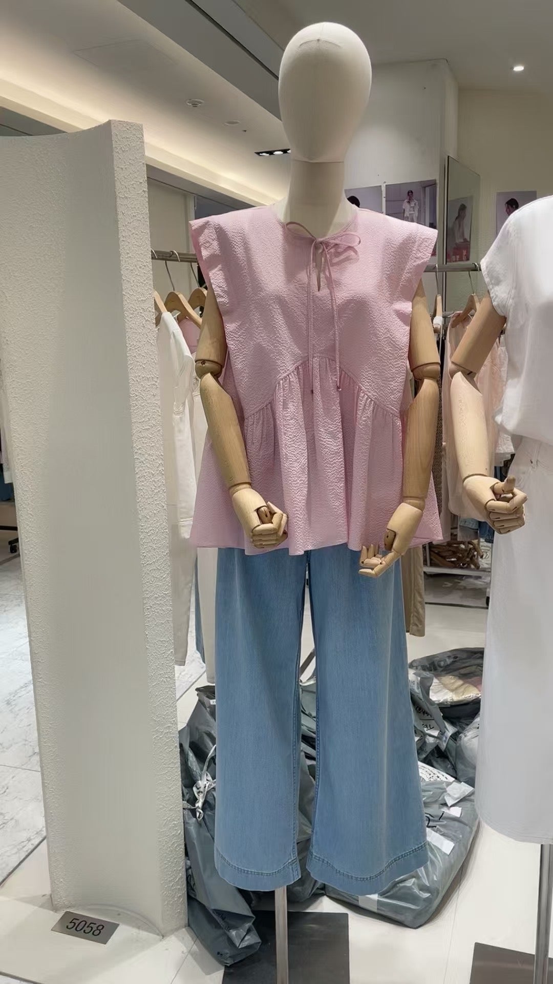 ♡優雅小飛袖壓紋上衣♡ (C250811)