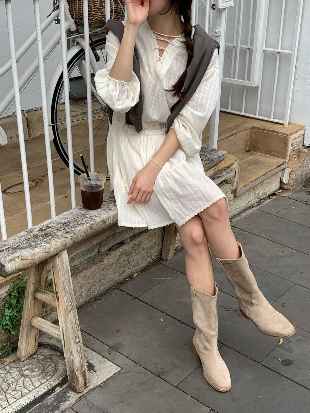 ♡法式氣質直條紋綁帶澎袖洋裝♡ (C260438)