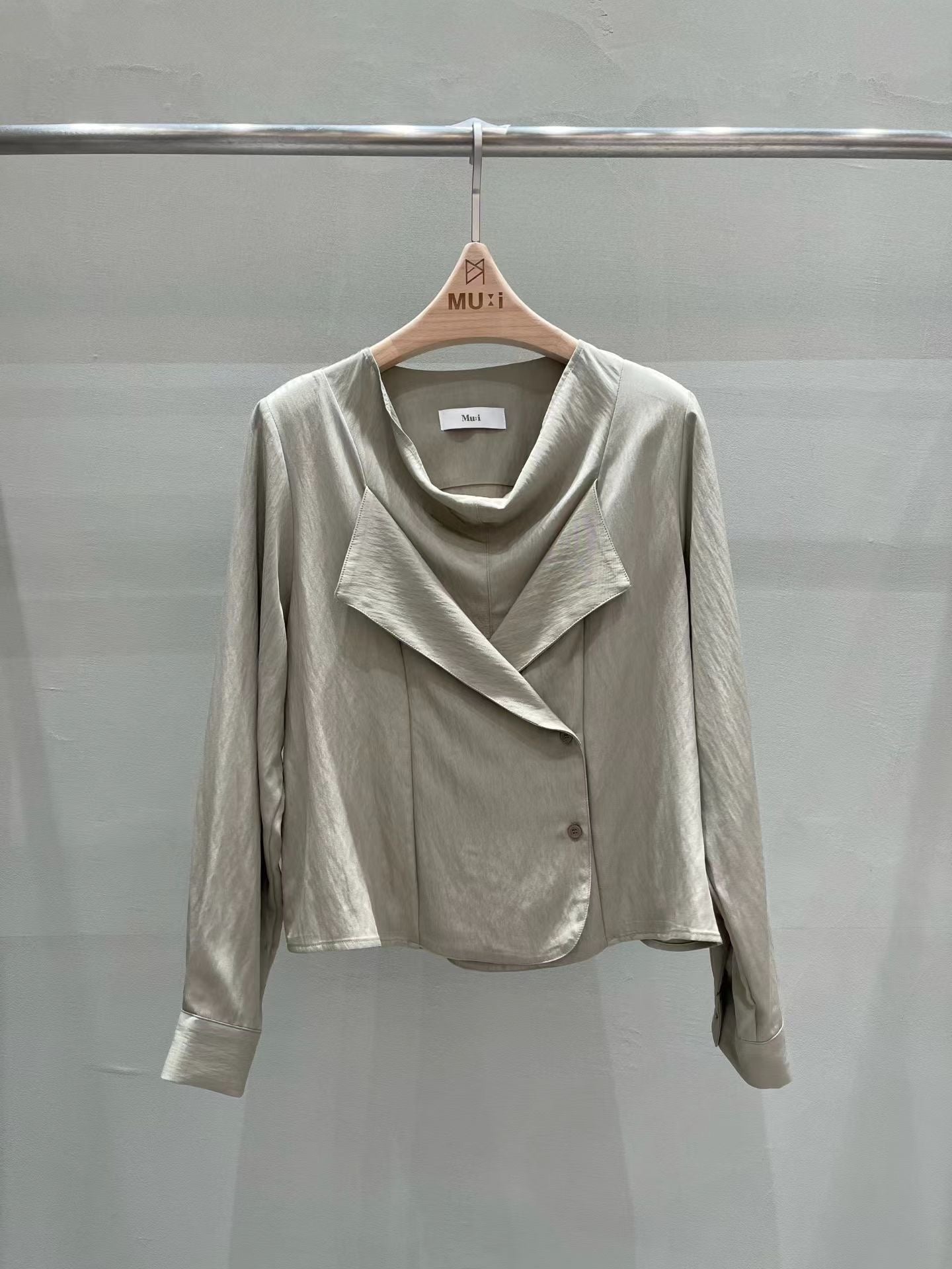 ♡氣質Oni家♡優雅垂領交疊設計感上衣 (C251228)