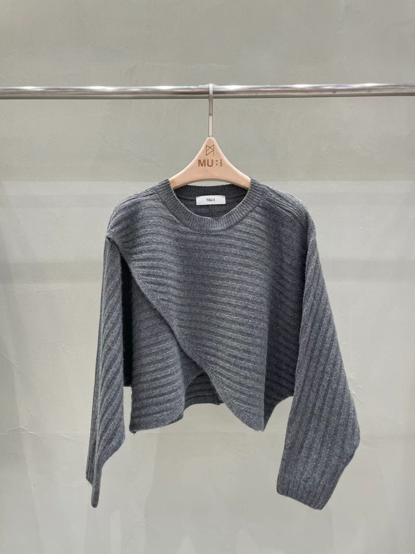 ♡氣質Oni家♡披肩感斜裁設計針織上衣 (C251226)