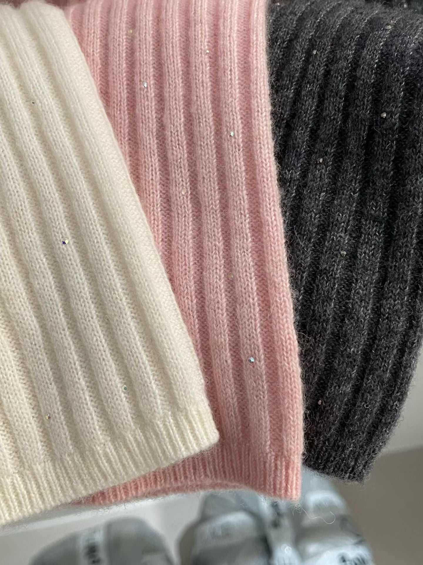 ♡低調細閃亮點V領毛衣♡ (C251222)