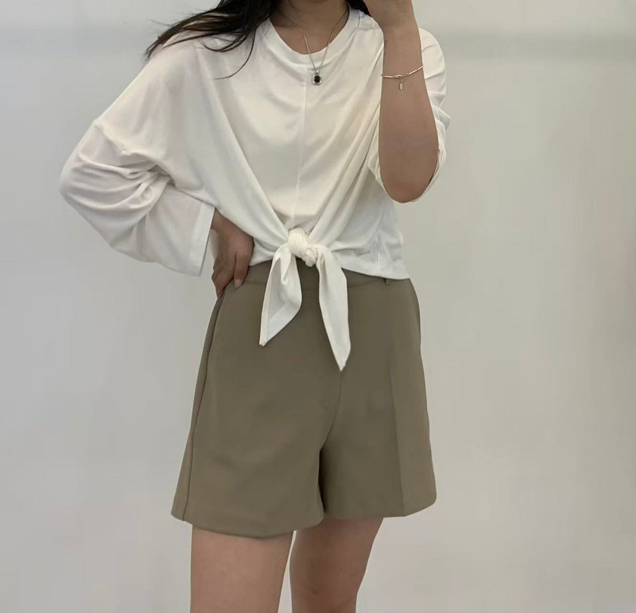 ♡柔滑百搭綁結設計上衣♡ (C260463)
