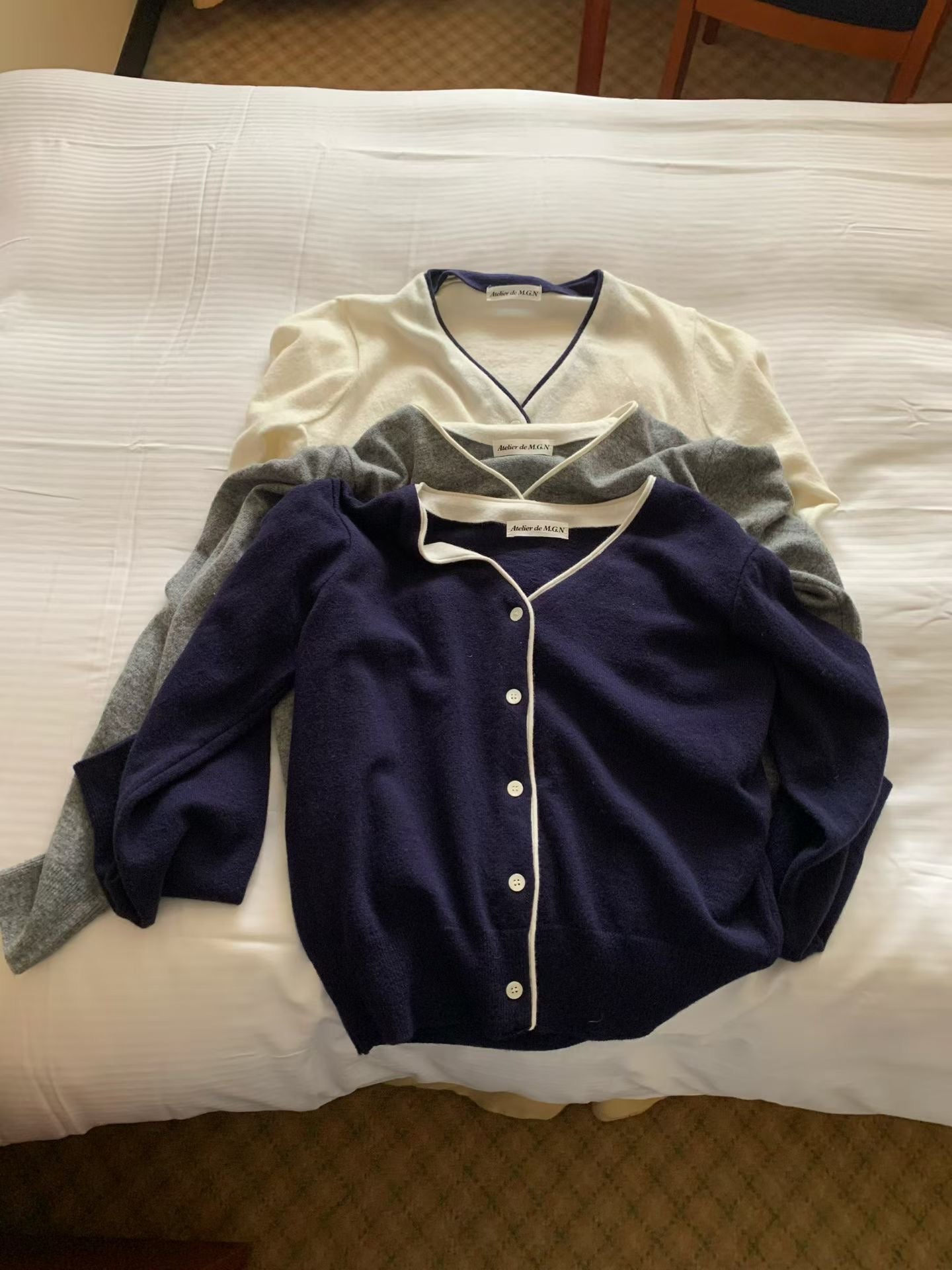 ♡ 優雅V領撞色滾邊開襟衫♡ (C251033)