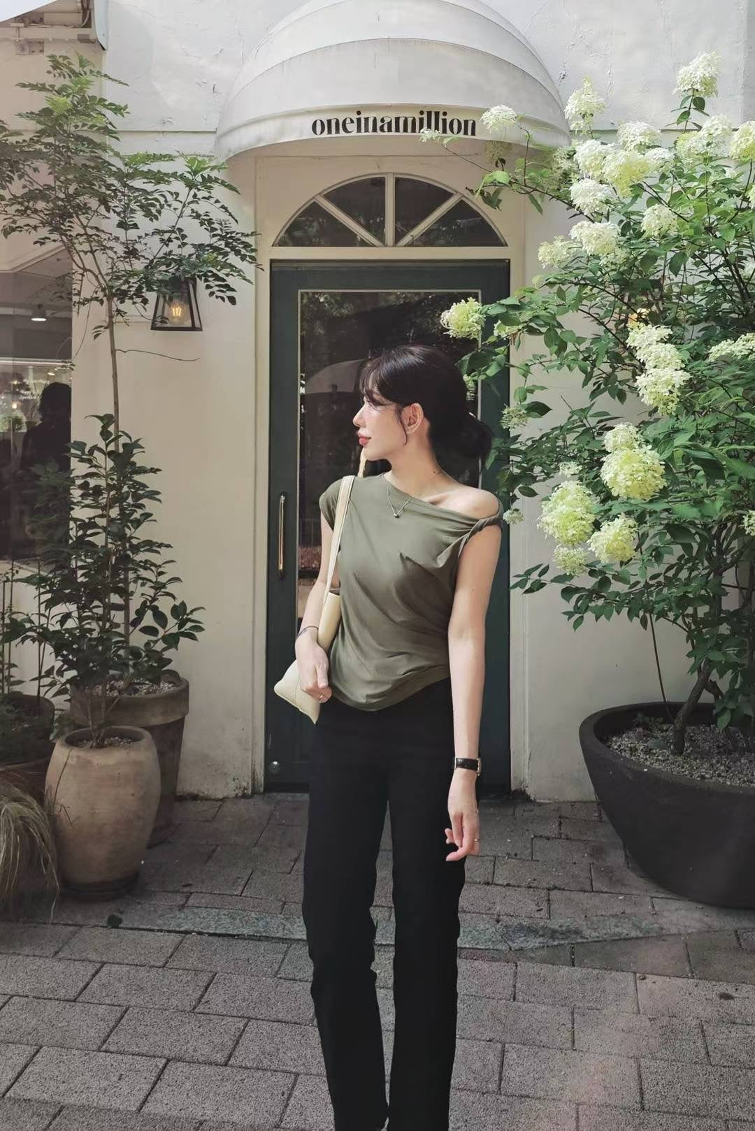 ♡Oni家♡設計感天絲扭結單肩T (C250904)