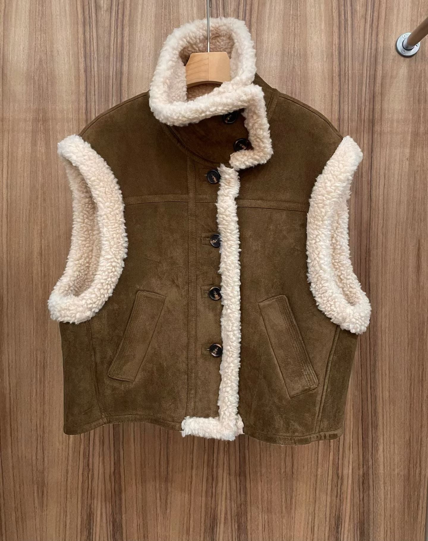 ♡迪羊羔麂皮背心♡ (C251213)