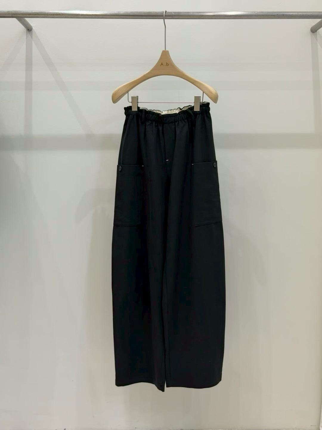 ♡率性舒適微工裝寬版彎刀褲♡ (C251161)