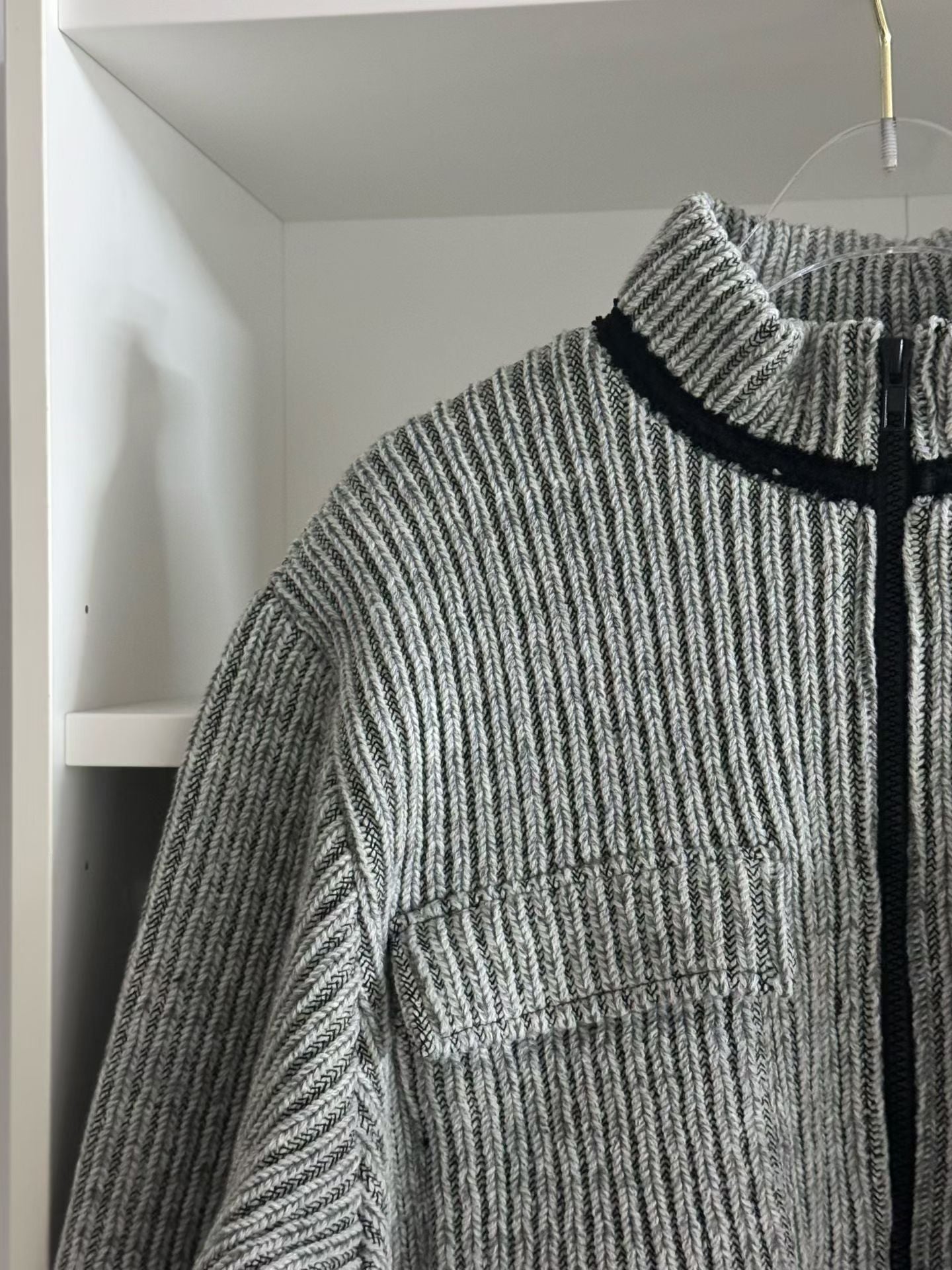 ♡立體直條紋編織口袋拉鍊外套♡ (C251225)