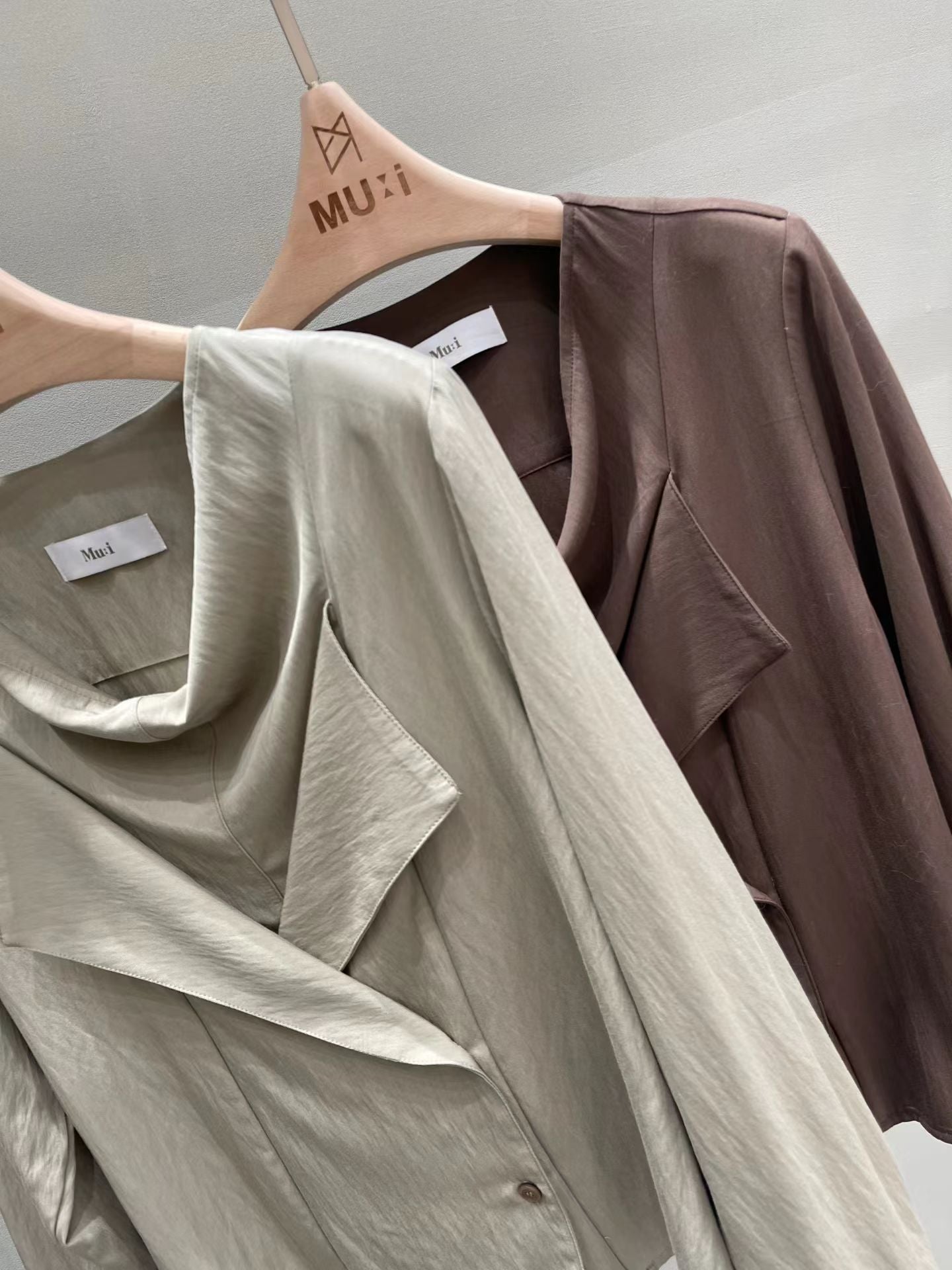 ♡氣質Oni家♡優雅垂領交疊設計感上衣 (C251228)