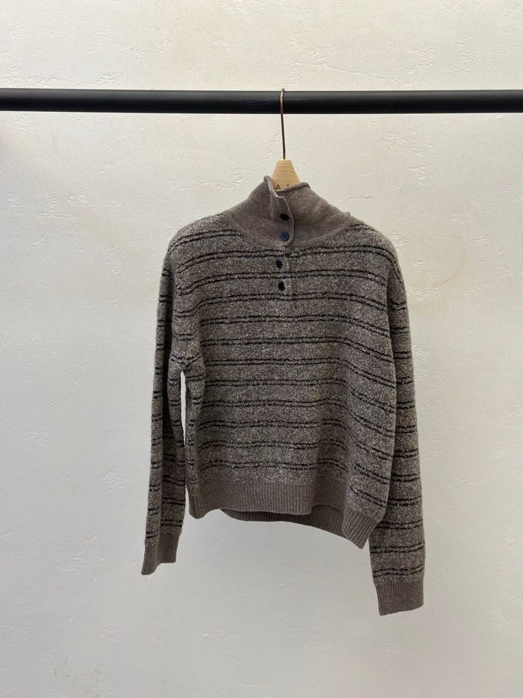 ♡粗花紋理排扣半高領毛衣♡ (C251239)