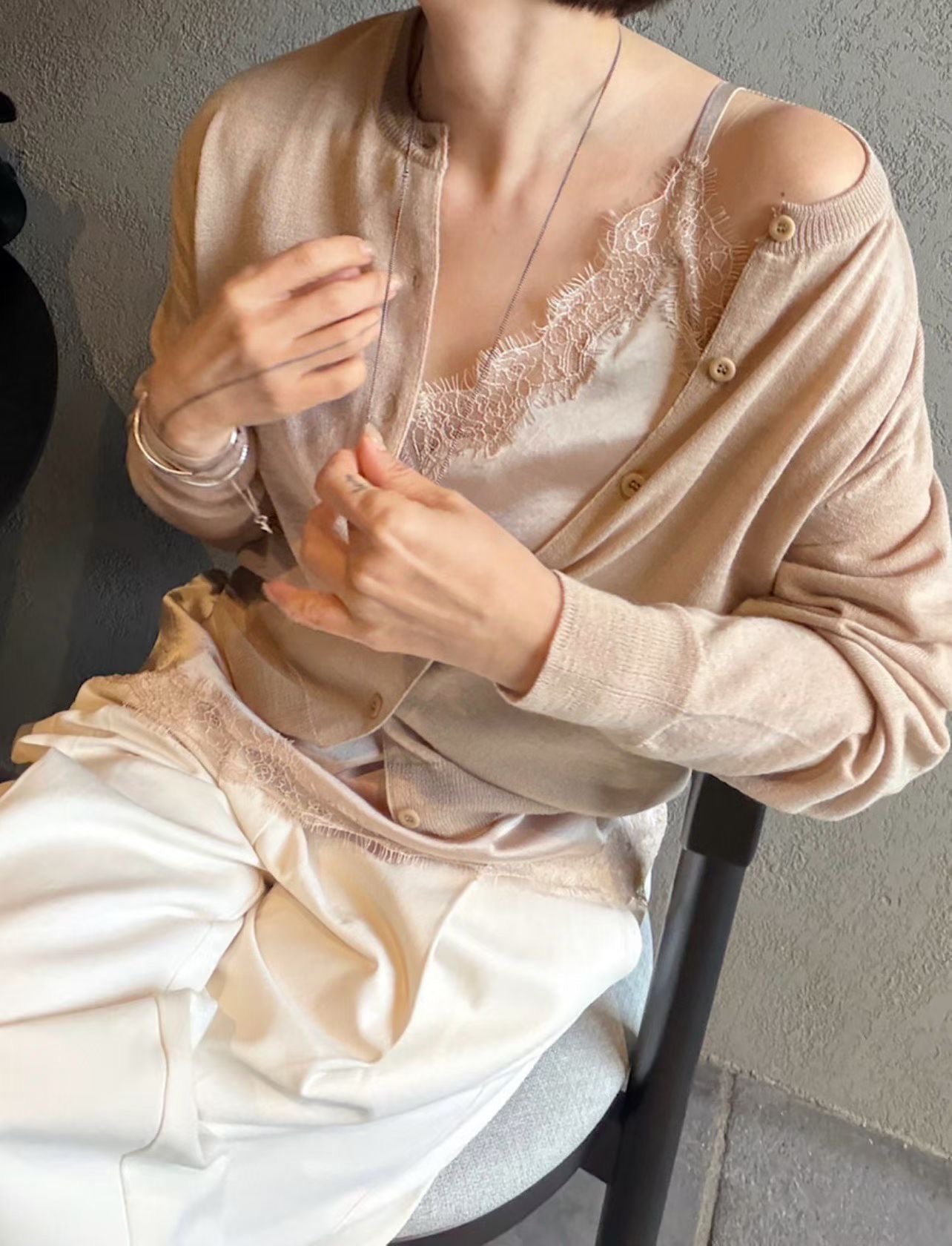 ♡溫柔高質感緞面蕾絲細肩帶上衣♡ (C260404)