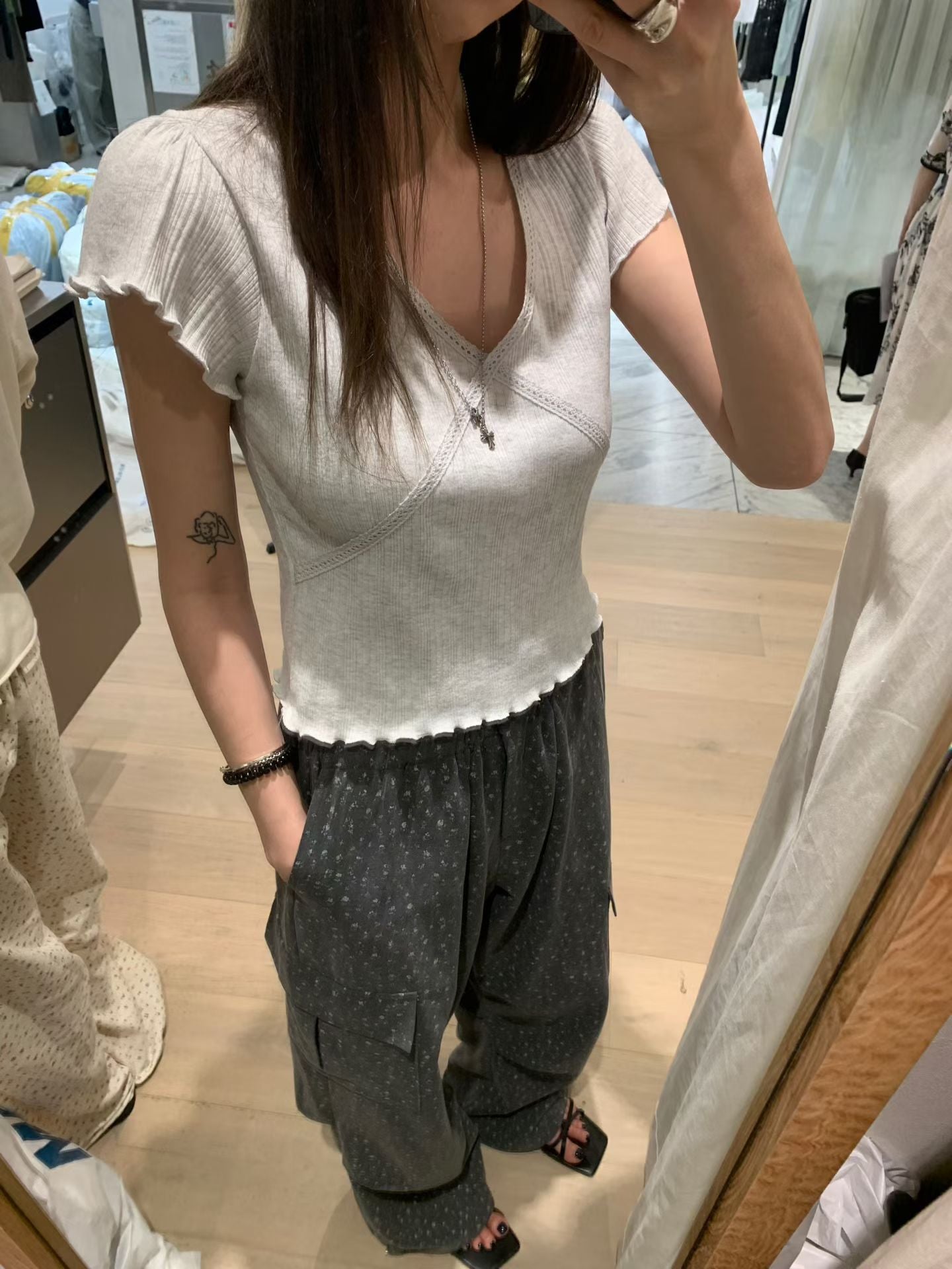 ♡百搭交叉V領顯瘦坑紋上衣♡ (C260656)