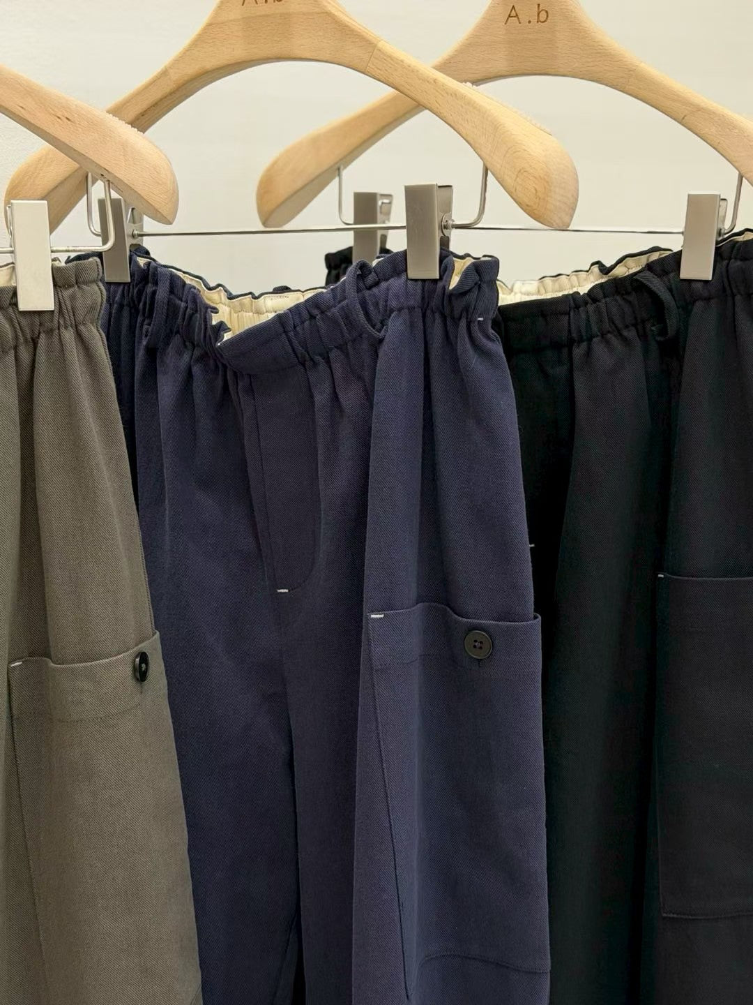 ♡率性舒適微工裝寬版彎刀褲♡ (C251161)