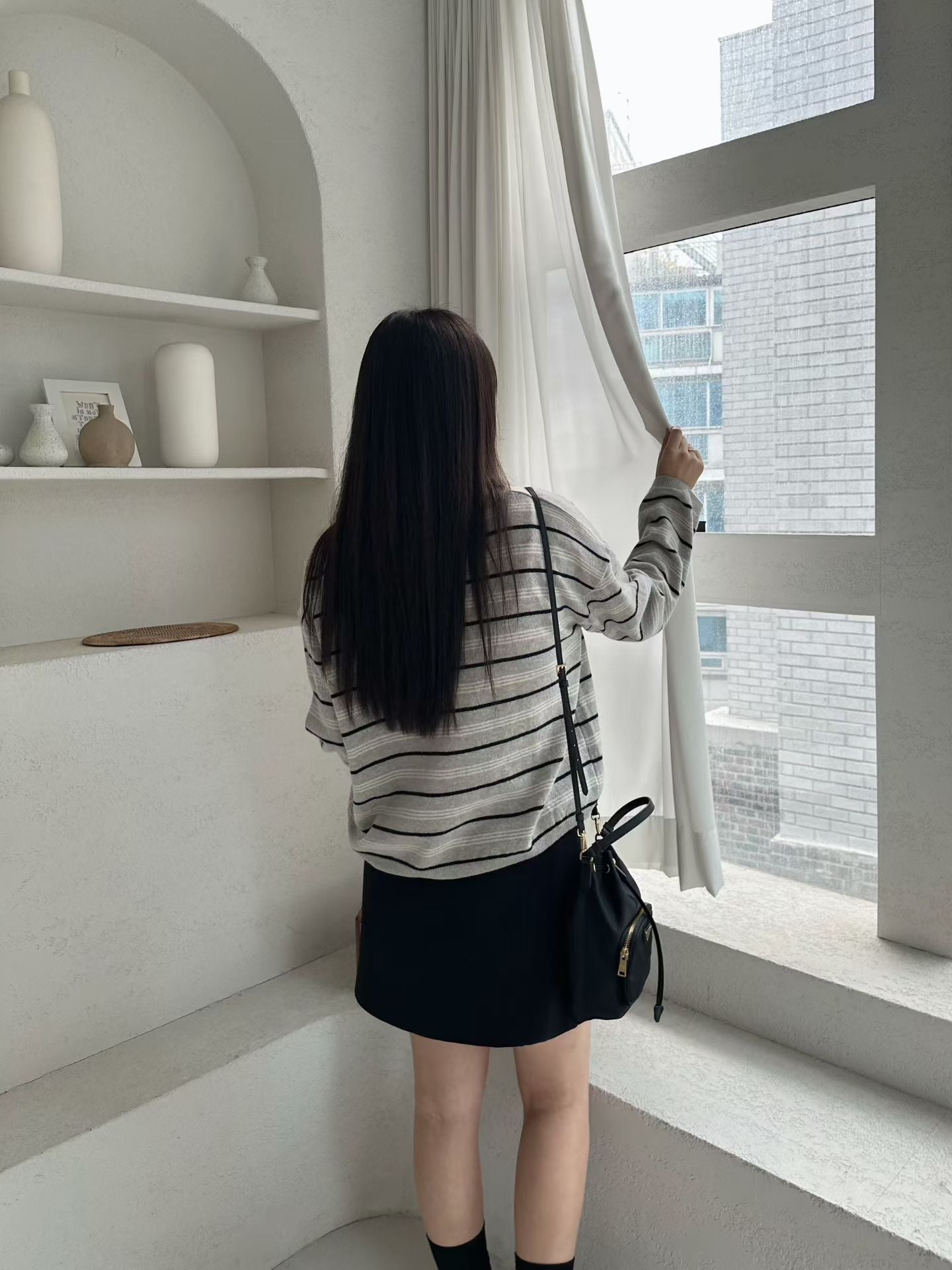 ♡文青感鬆身條紋V領上衣♡ (C251025)