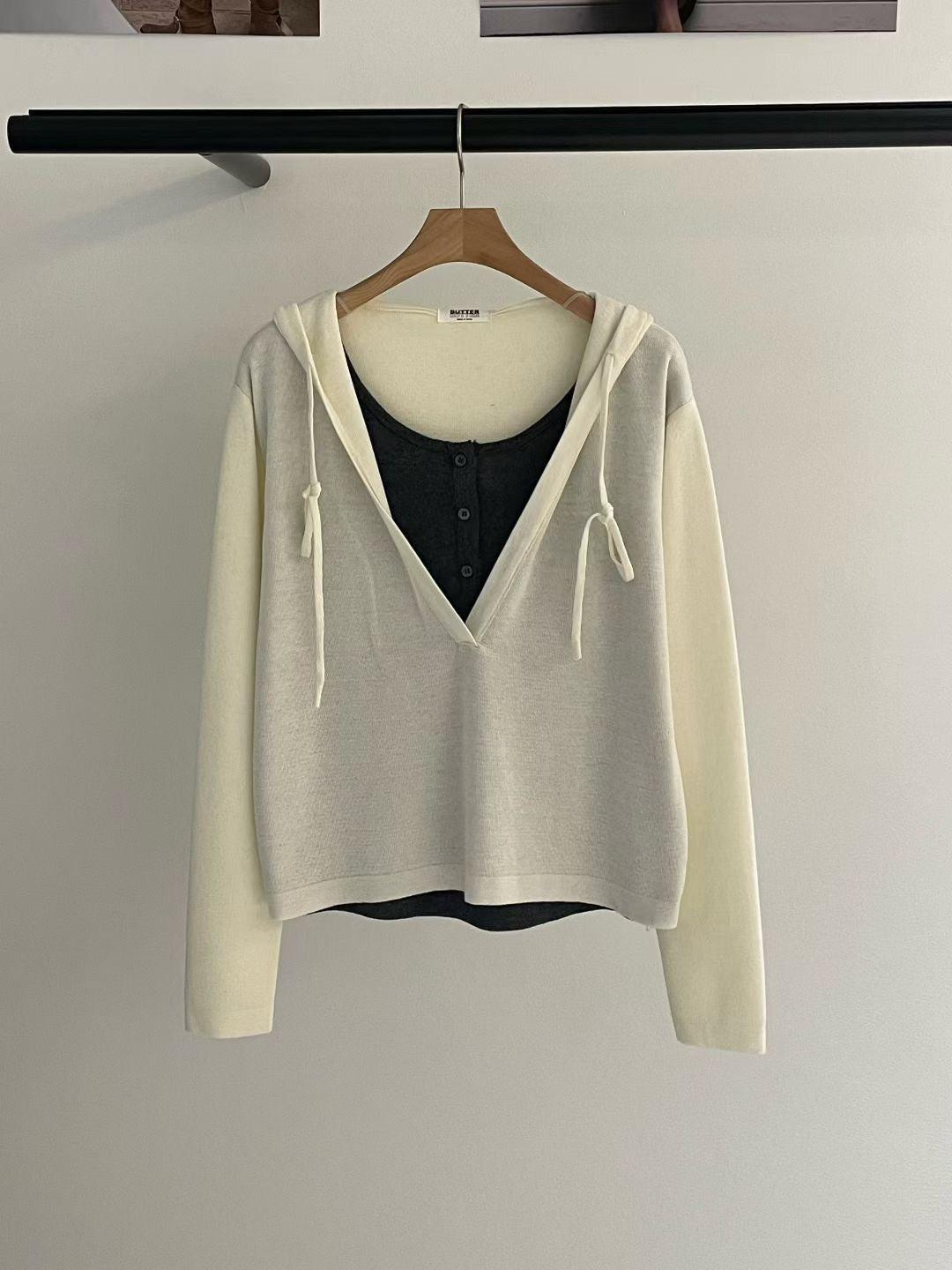 ♡法式假兩件式條紋V領Hoodie Knit♡ (C250933)