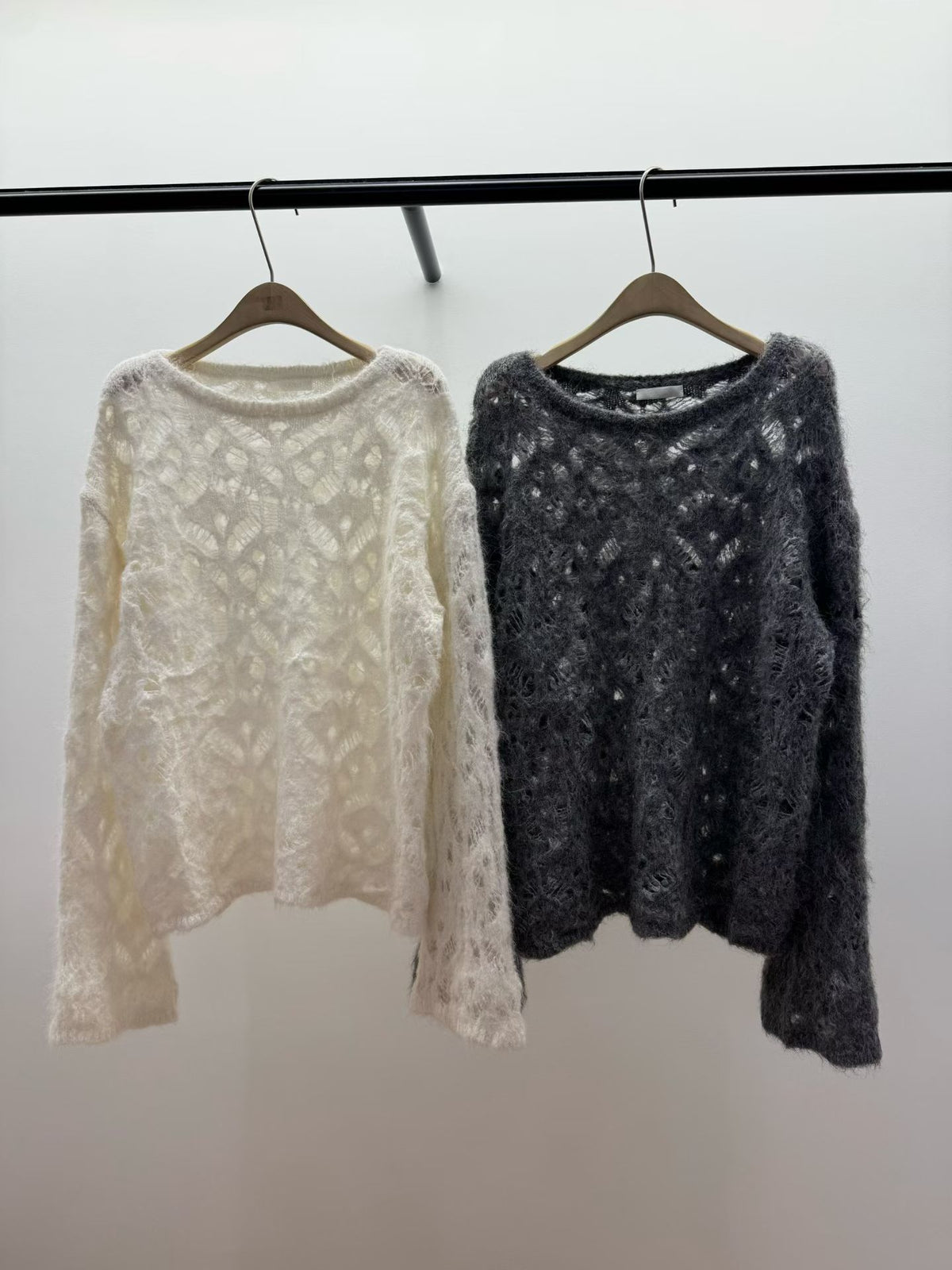♡輕柔質感雪花蕾絲簍空上衣♡ (C260907)