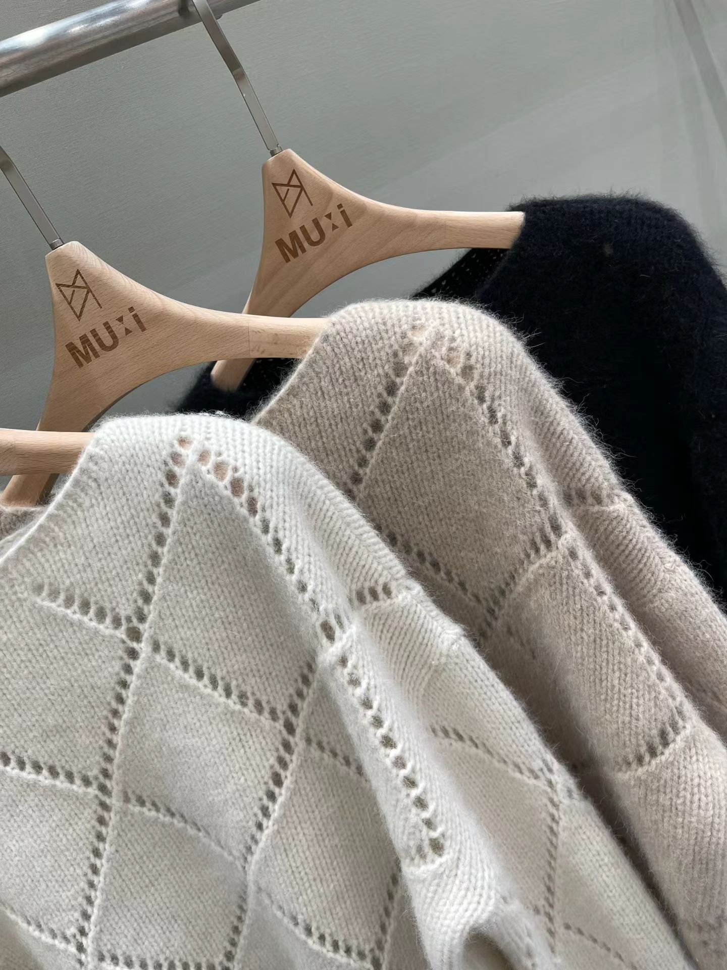 ♡氣質Oni家♡慵懶圓領簍空菱格毛衣 (C251134)