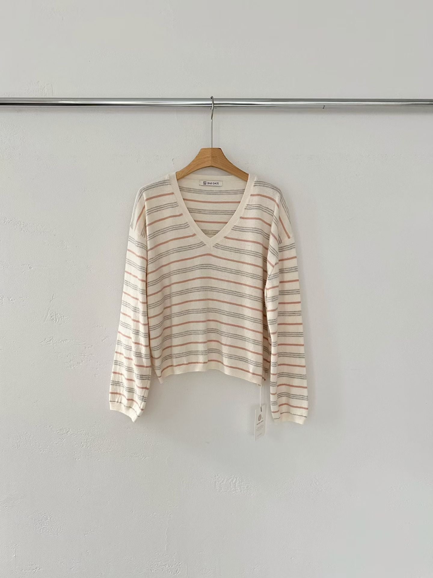 ♡文青感鬆身條紋V領上衣♡ (C251025)