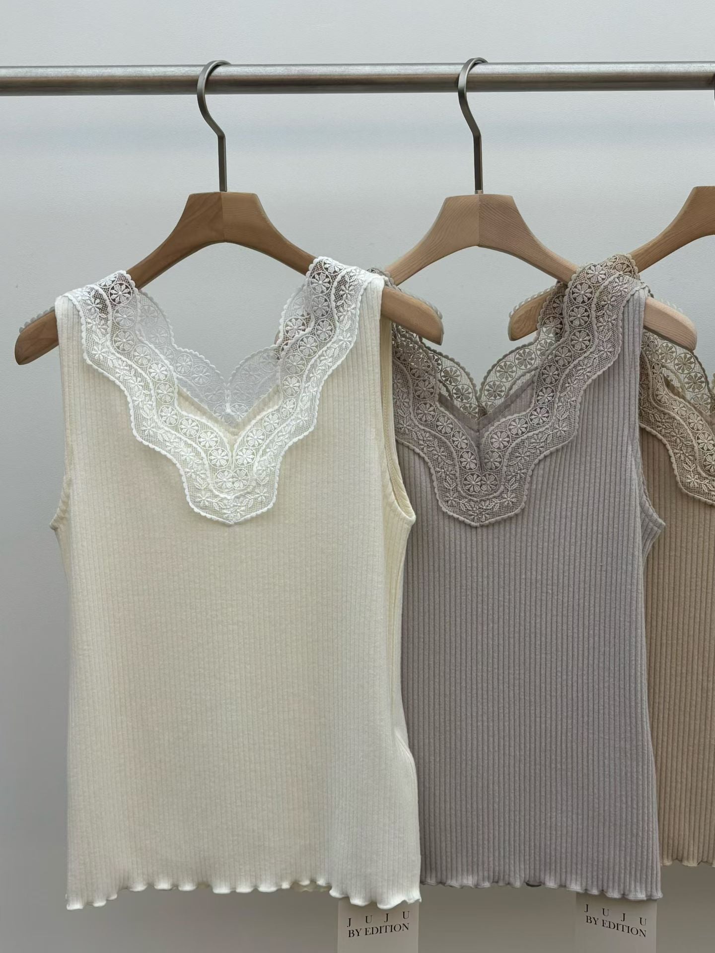 ♡浪漫鏤空蕾絲針織背心♡ (C251220)