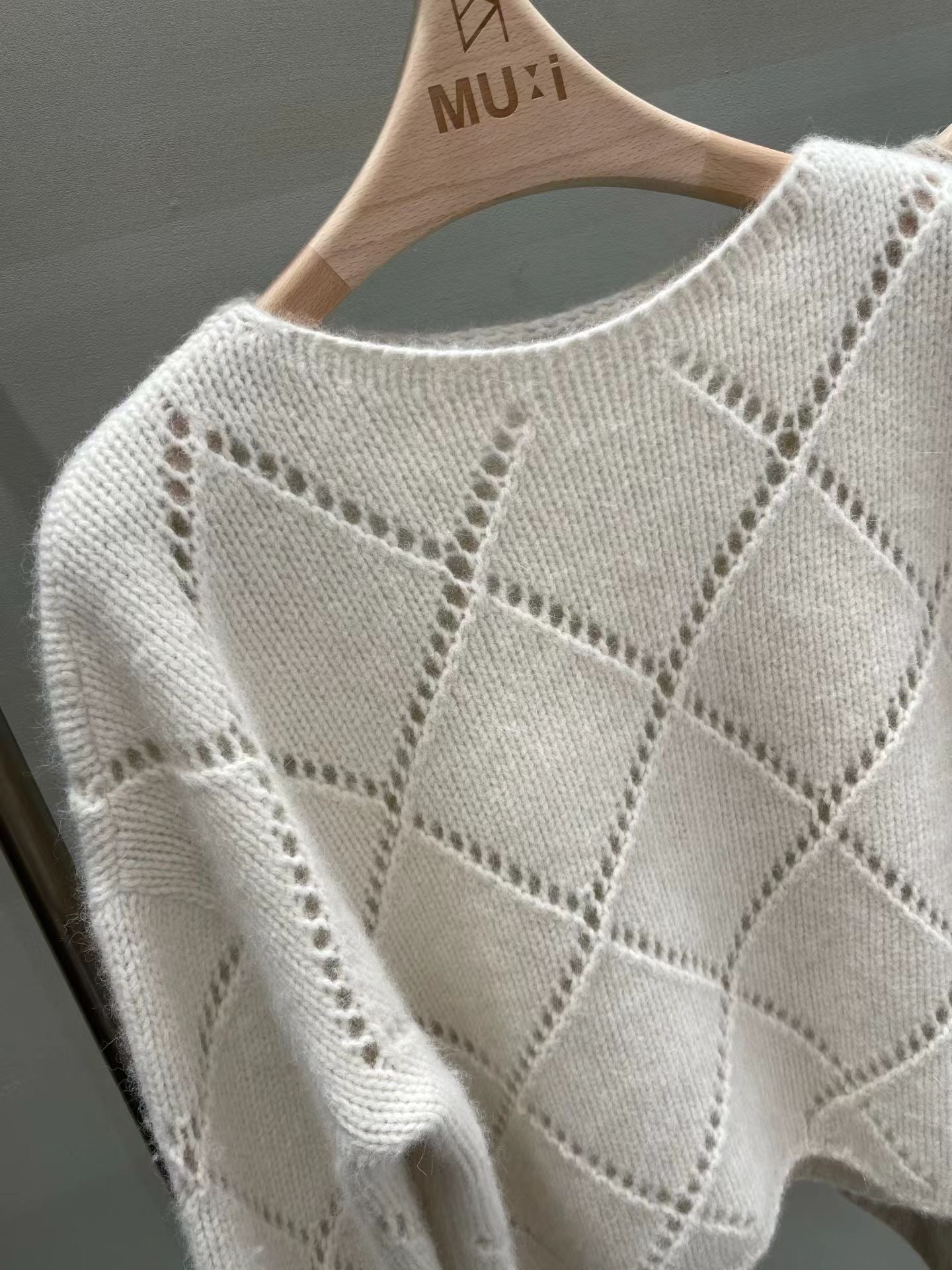 ♡氣質Oni家♡慵懶圓領簍空菱格毛衣 (C251134)