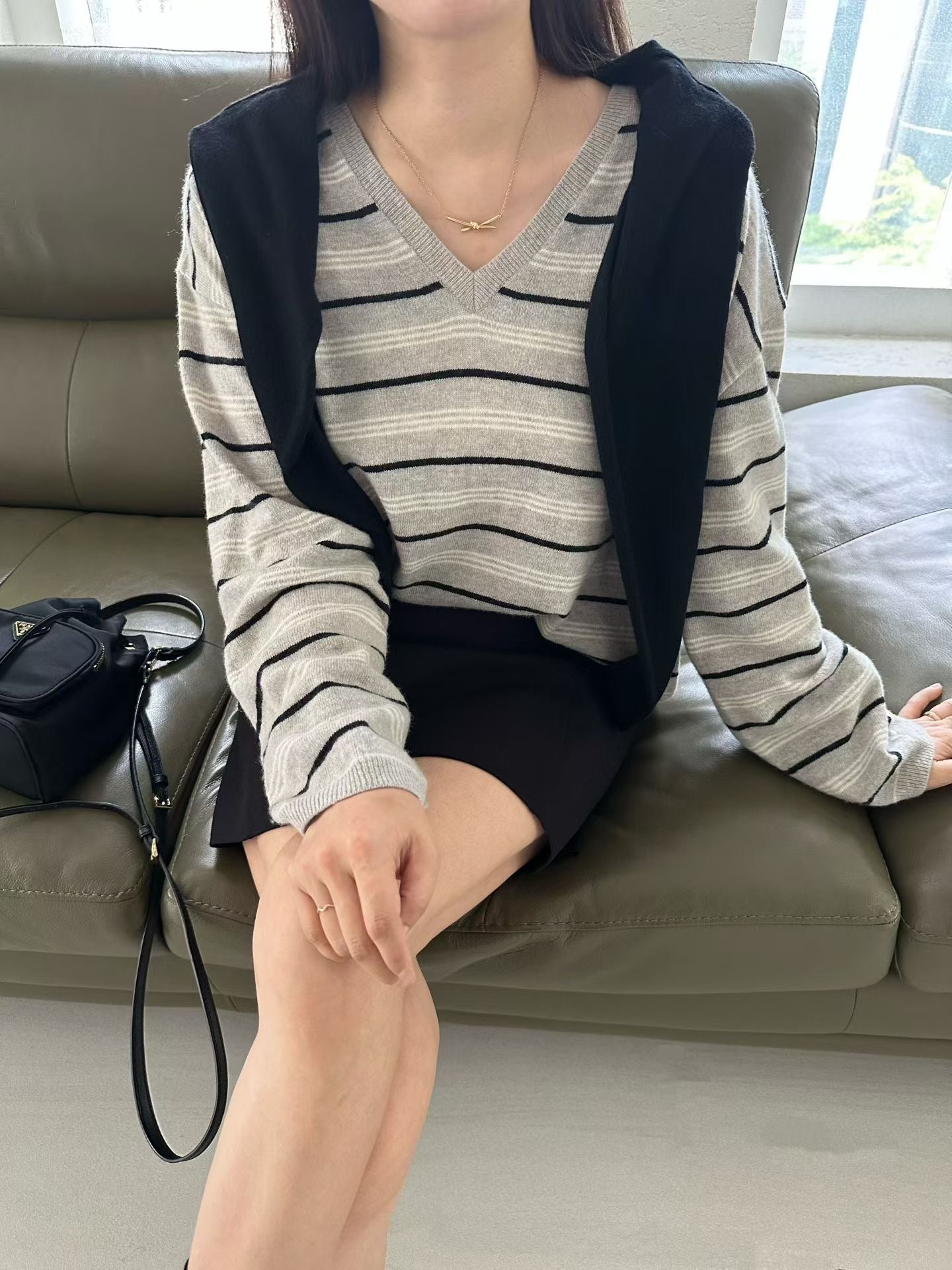 ♡文青感鬆身條紋V領上衣♡ (C251025)