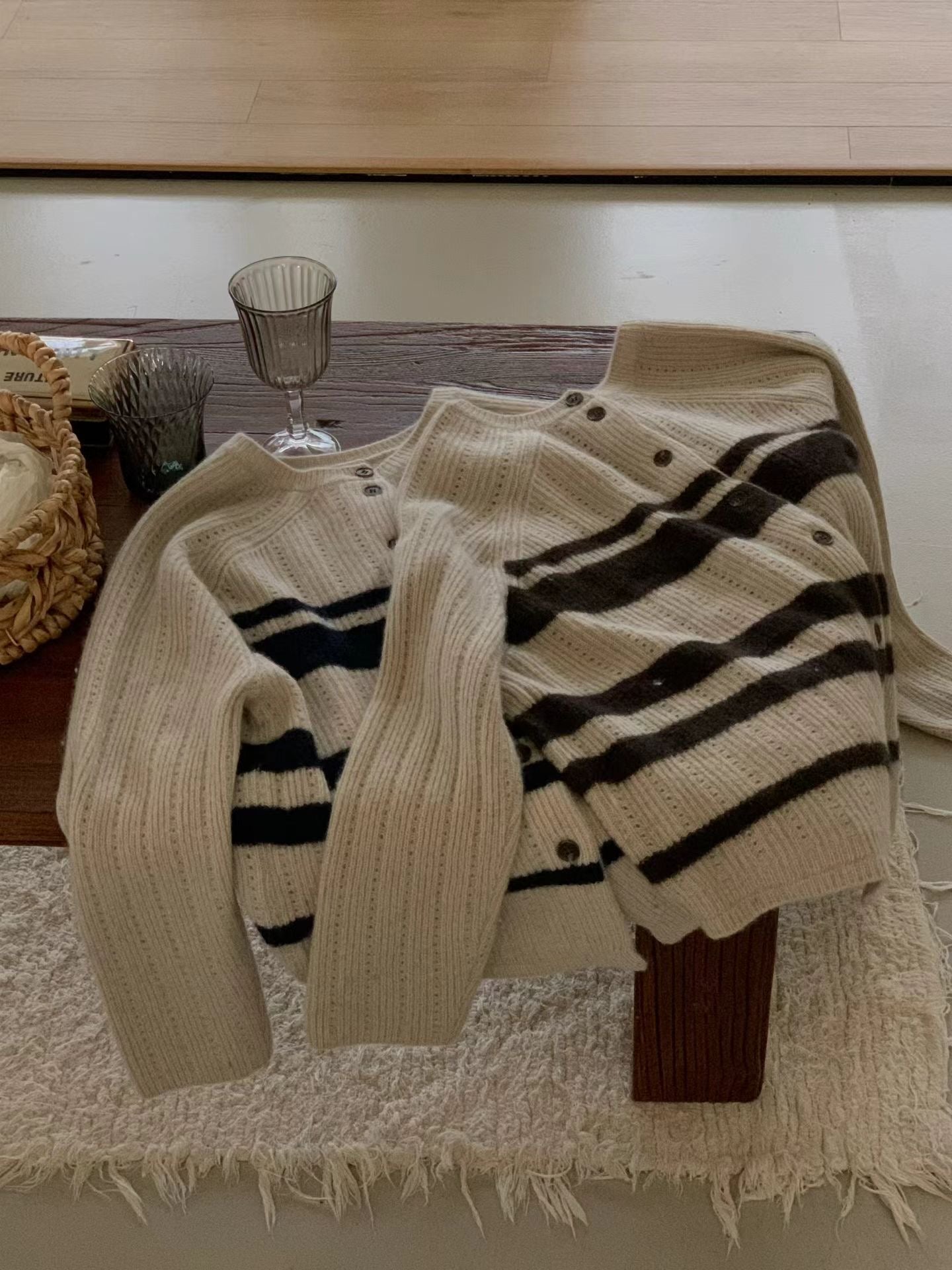 ♡氣質Oni家♡特殊拉格蘭鏤空條紋開衫 (C251136)