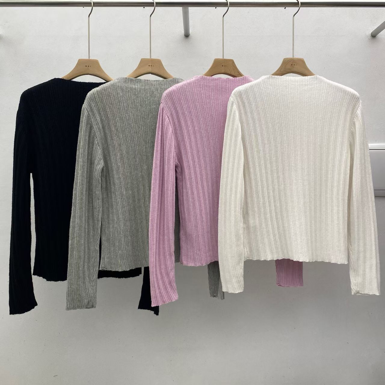 ♡極簡細坑微高領針織上衣♡ (C251217)