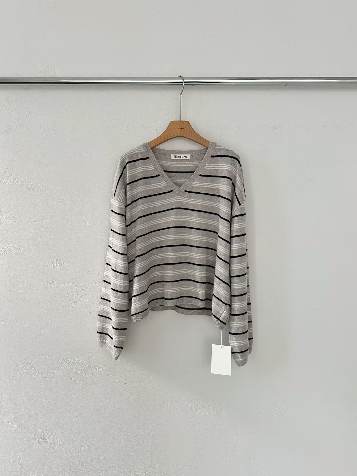 ♡文青感鬆身條紋V領上衣♡ (C251025)