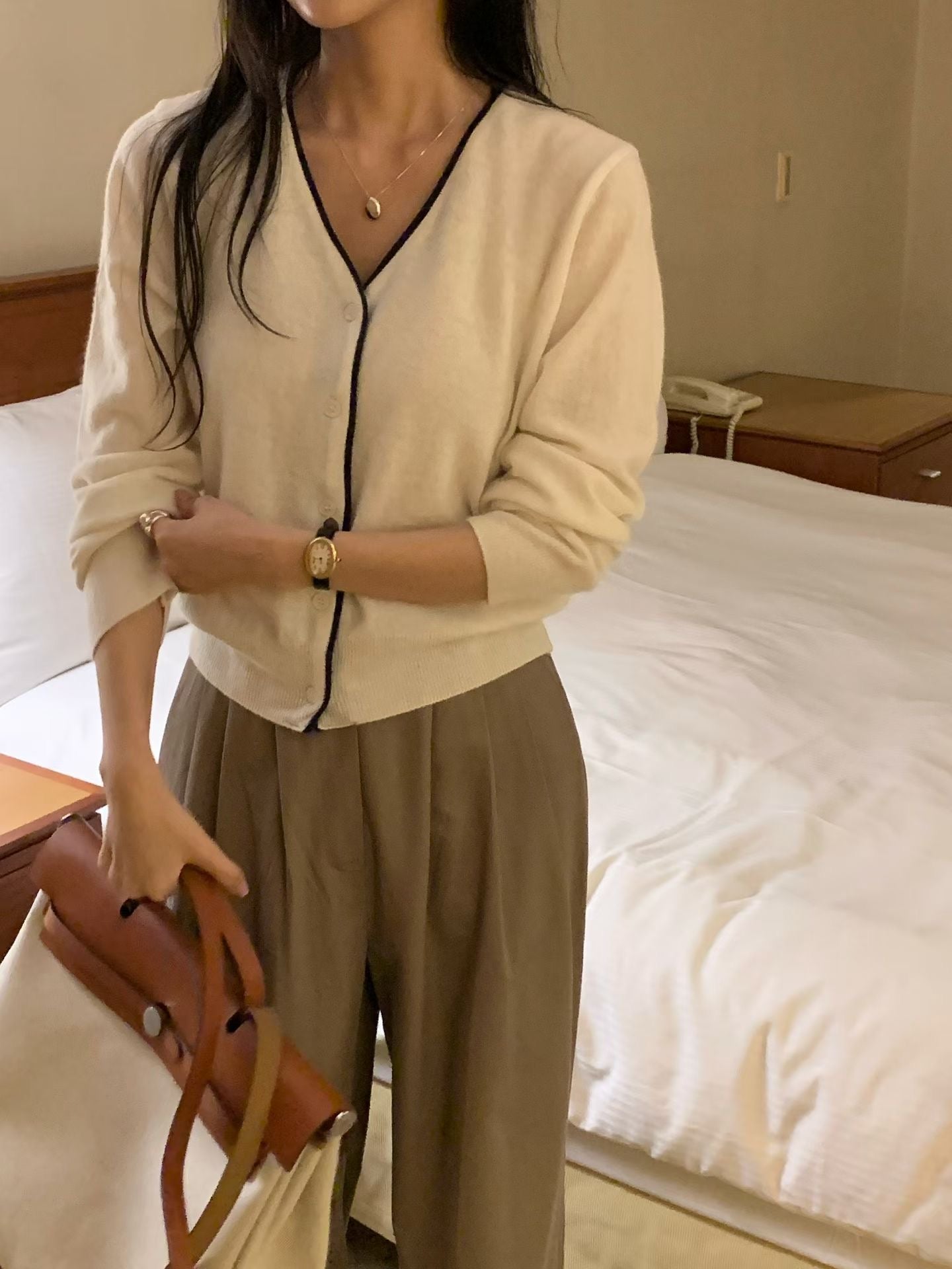 ♡ 優雅V領撞色滾邊開襟衫♡ (C251033)