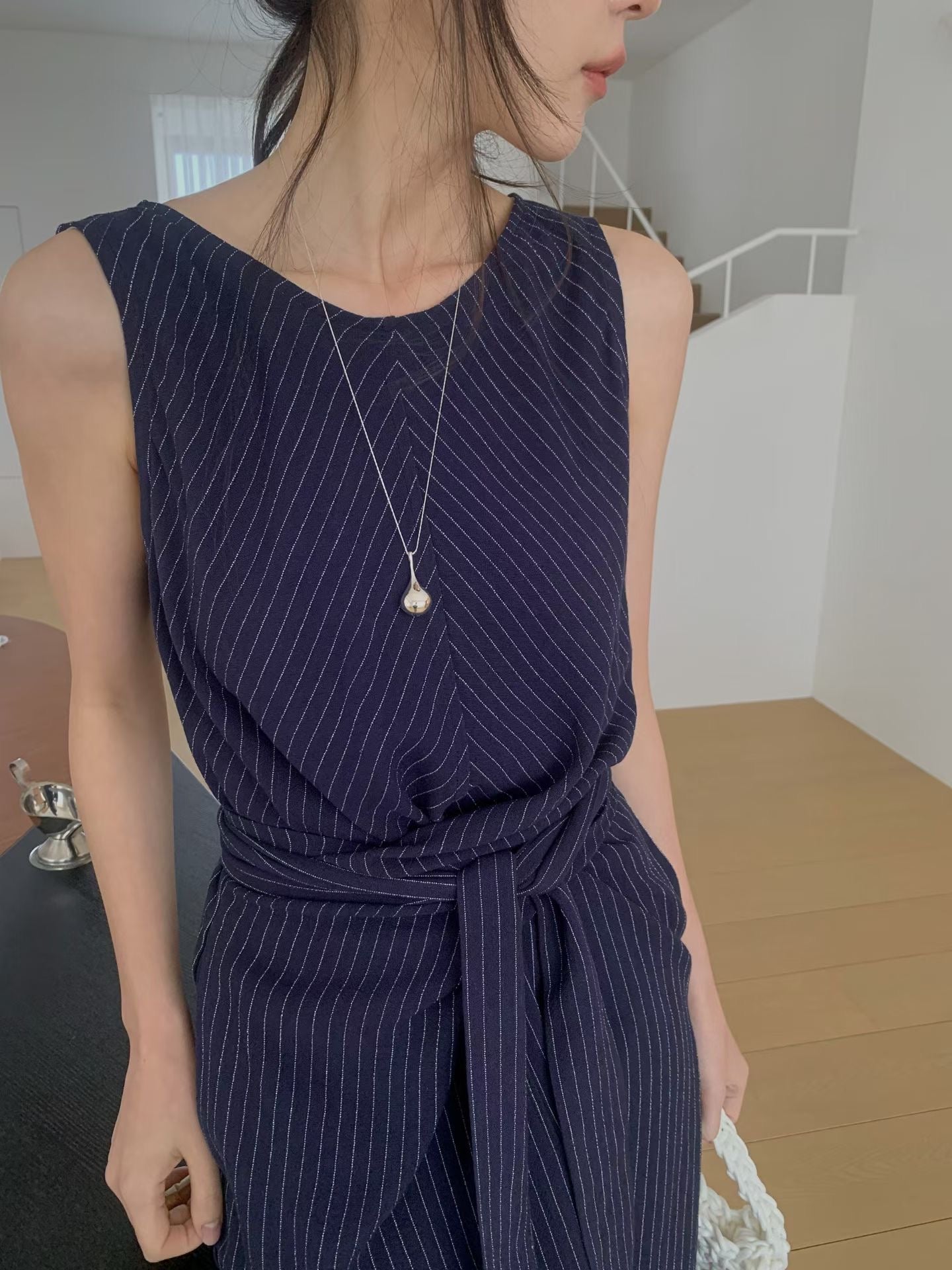 ♡法式扭結顯瘦直紋洋裝♡ (C260537)