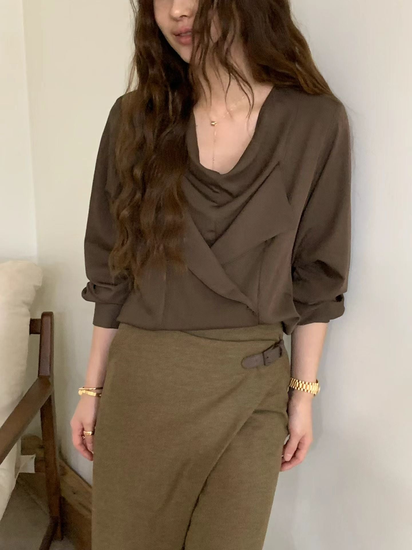 ♡氣質Oni家♡優雅垂領交疊設計感上衣 (C251228)