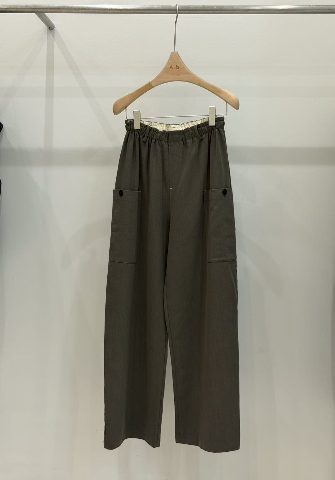 ♡率性舒適微工裝寬版彎刀褲♡ (C251161)